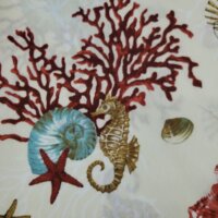 Dekodruck Seepferdchen und rote koralle auf beige